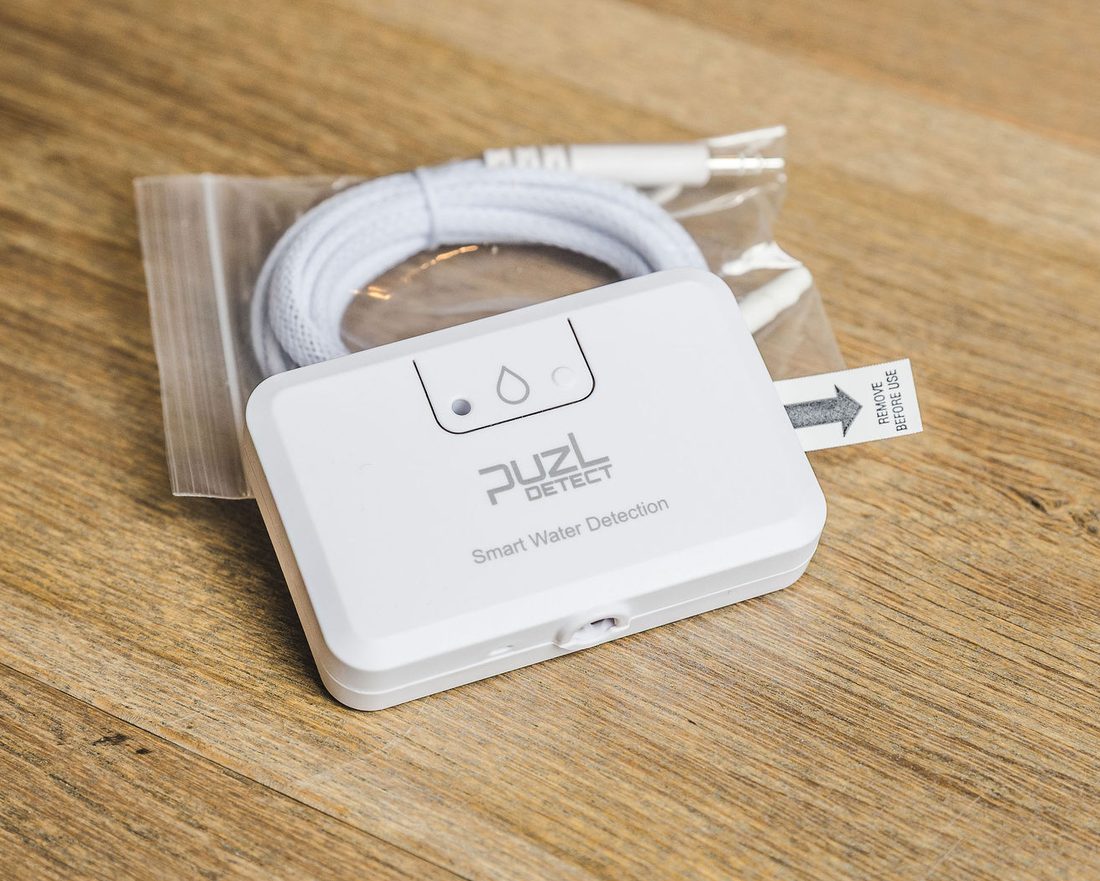 PuzL Detect unit with its coiled sensing cable, ready to connect