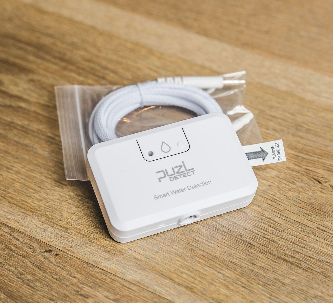 PuzL Detect unit with its sensor cable as packaged